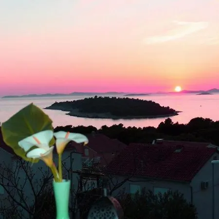Tonci Otok Trara